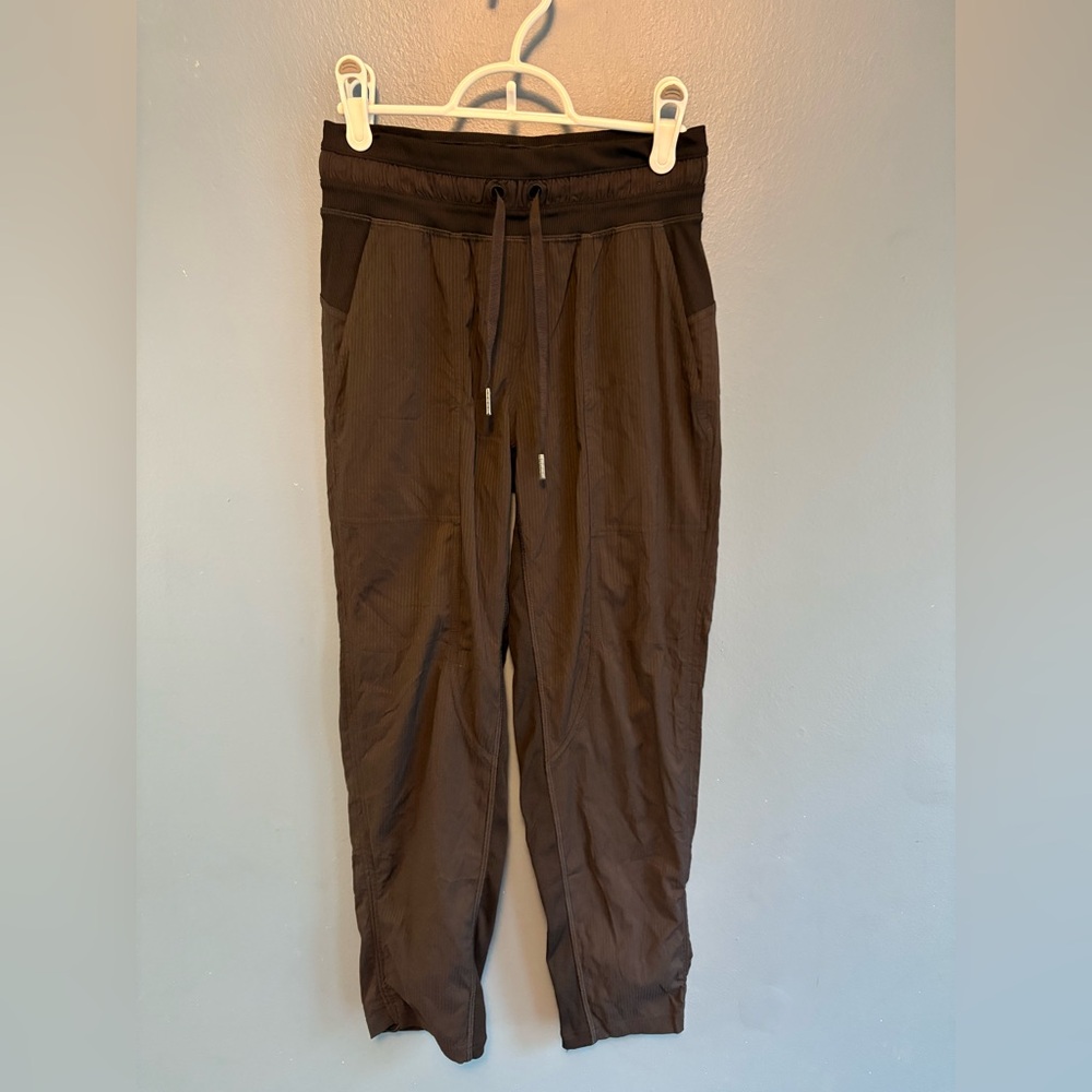 Lululemon Dance Studio Mid-Rise Crop 25" Size 2 - Picture 3 of 10